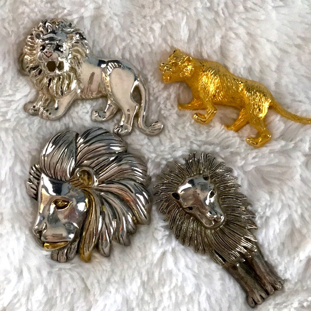Big cat. gold n silver tone. broach and can be pendent.